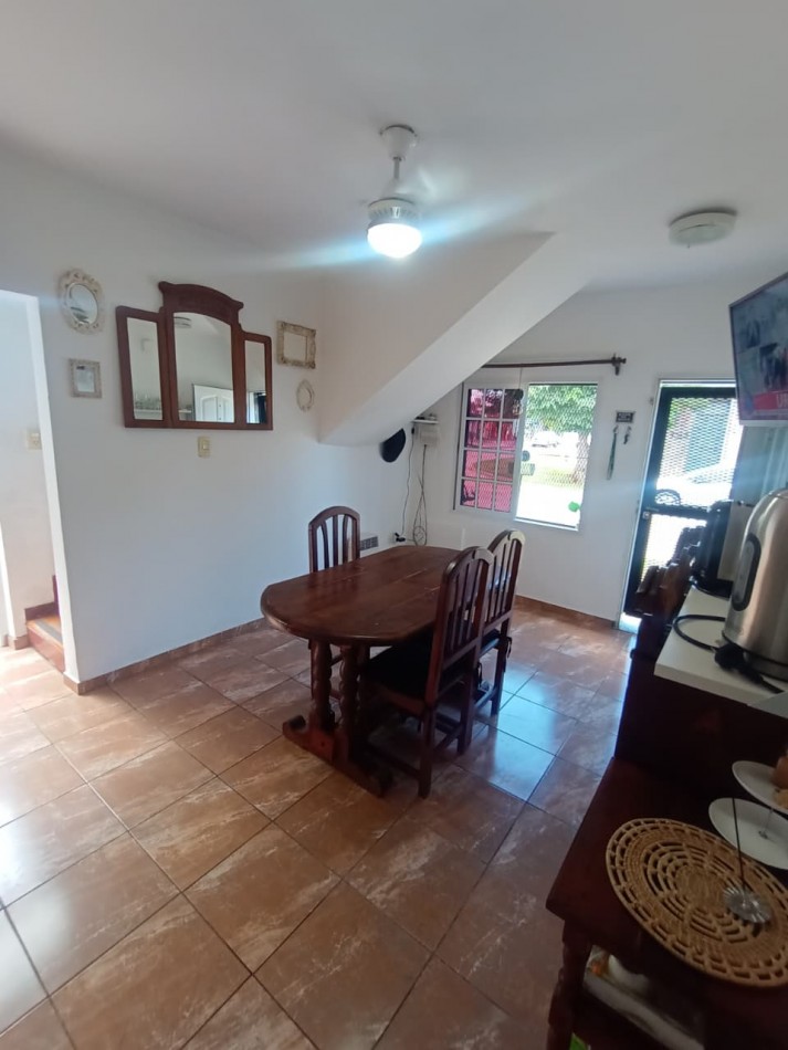 PH en venta — Casa al frente en excelente estado