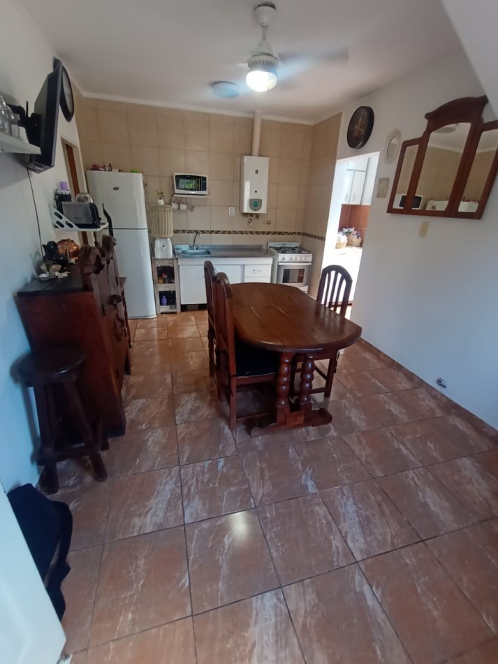 PH en venta — Casa al frente en excelente estado