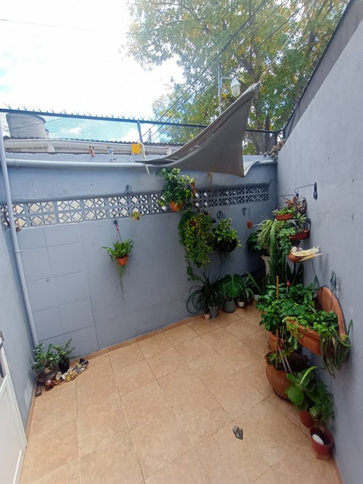 PH en venta — Casa al frente en excelente estado