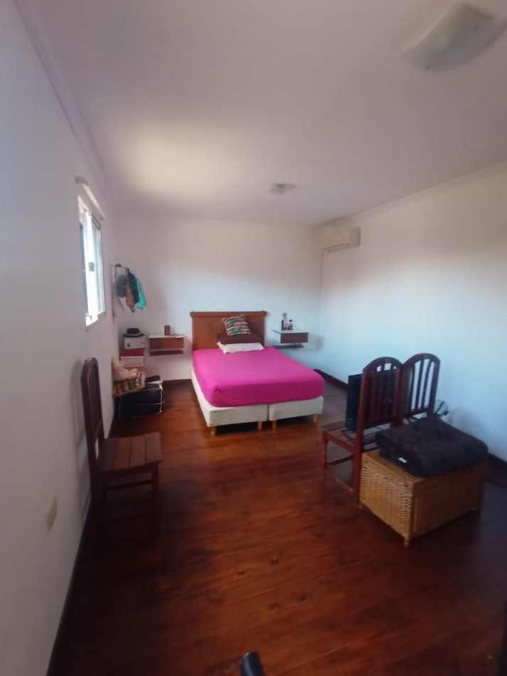 PH en venta — Casa al frente en excelente estado