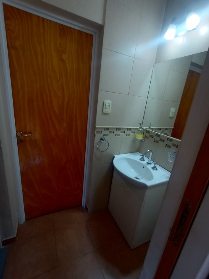 PH en venta — Casa al frente en excelente estado
