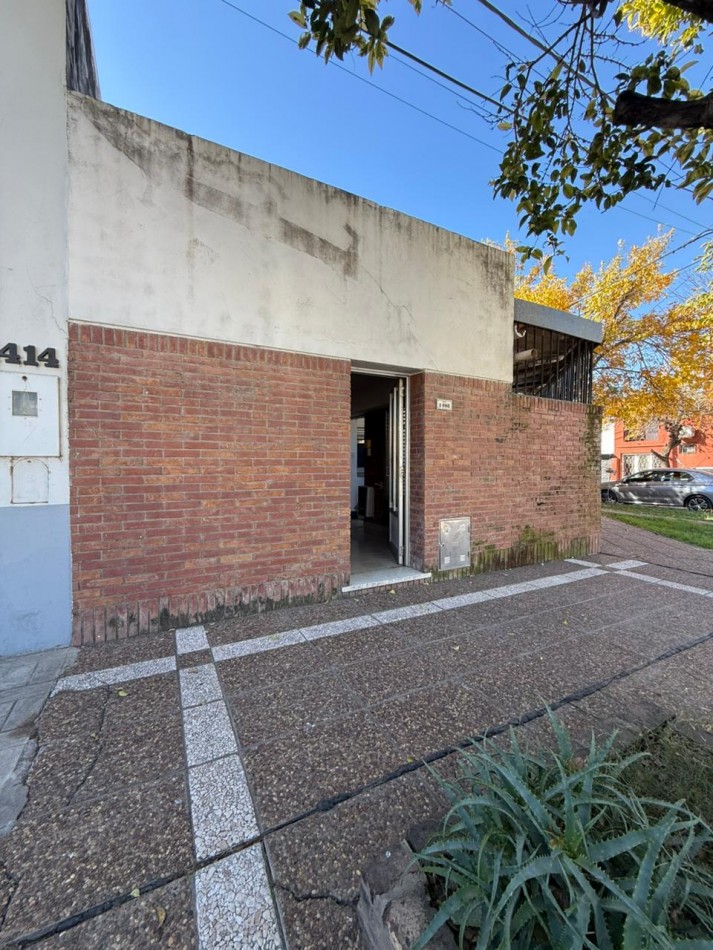 CASA AL FRENTE EN OCHAVA - BARRIO CANDIOTI
