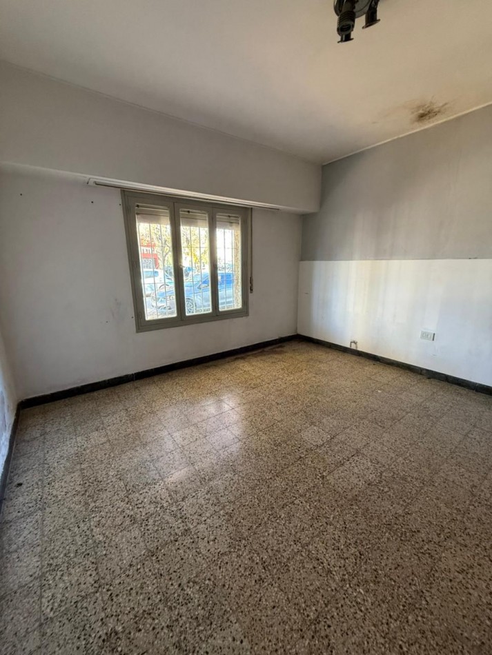 CASA AL FRENTE EN OCHAVA - BARRIO CANDIOTI