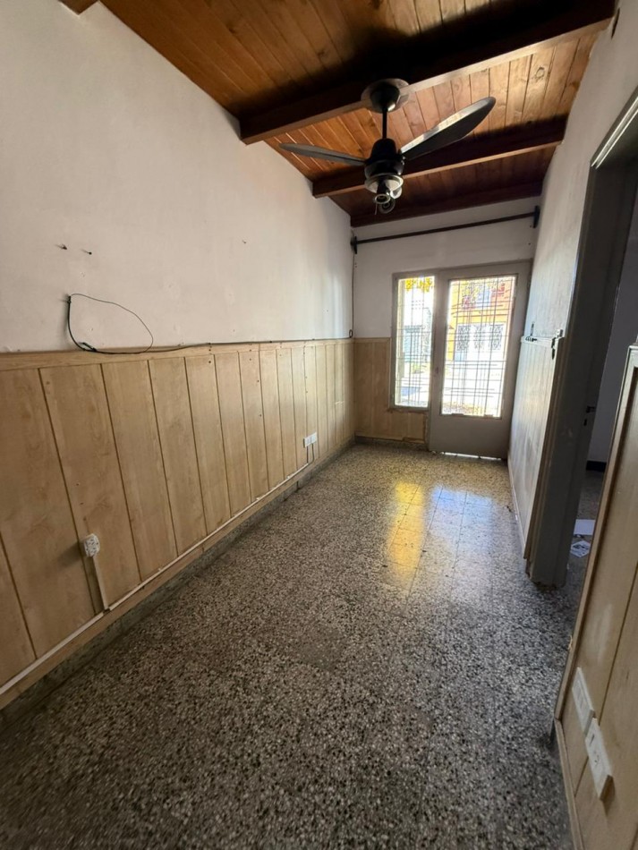 CASA AL FRENTE EN OCHAVA - BARRIO CANDIOTI
