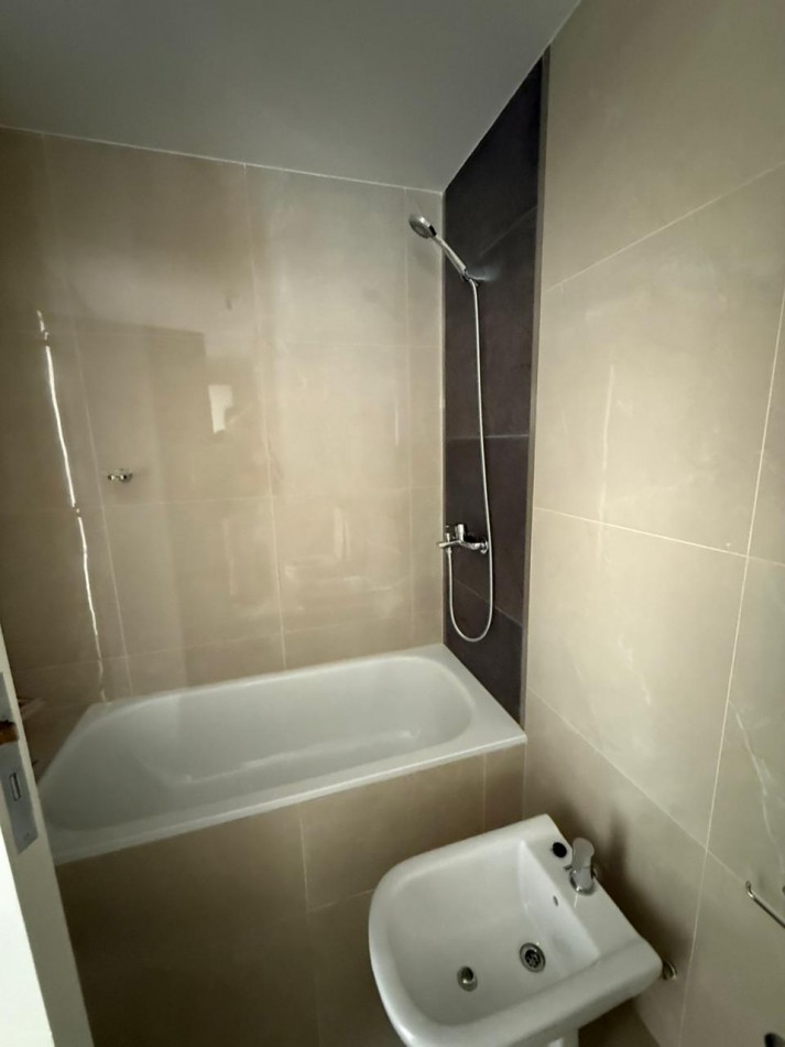 ALQUILER Unidad Premium 1 dormitorio a estrenar en Amarras Center 3 - Piso 11