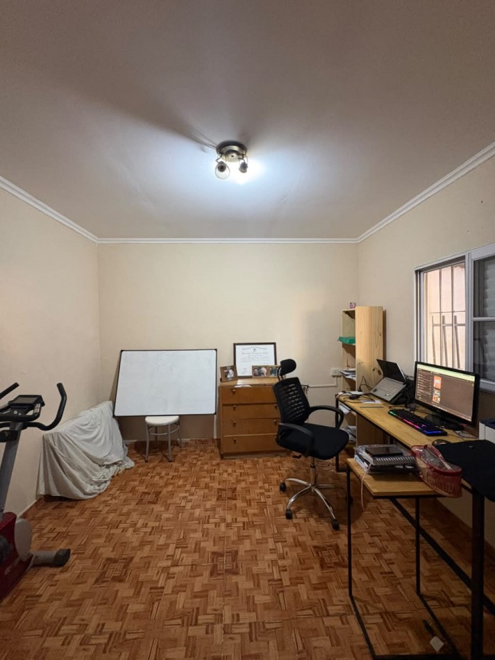 Casa de 5 dormitorios en Pavon 4003