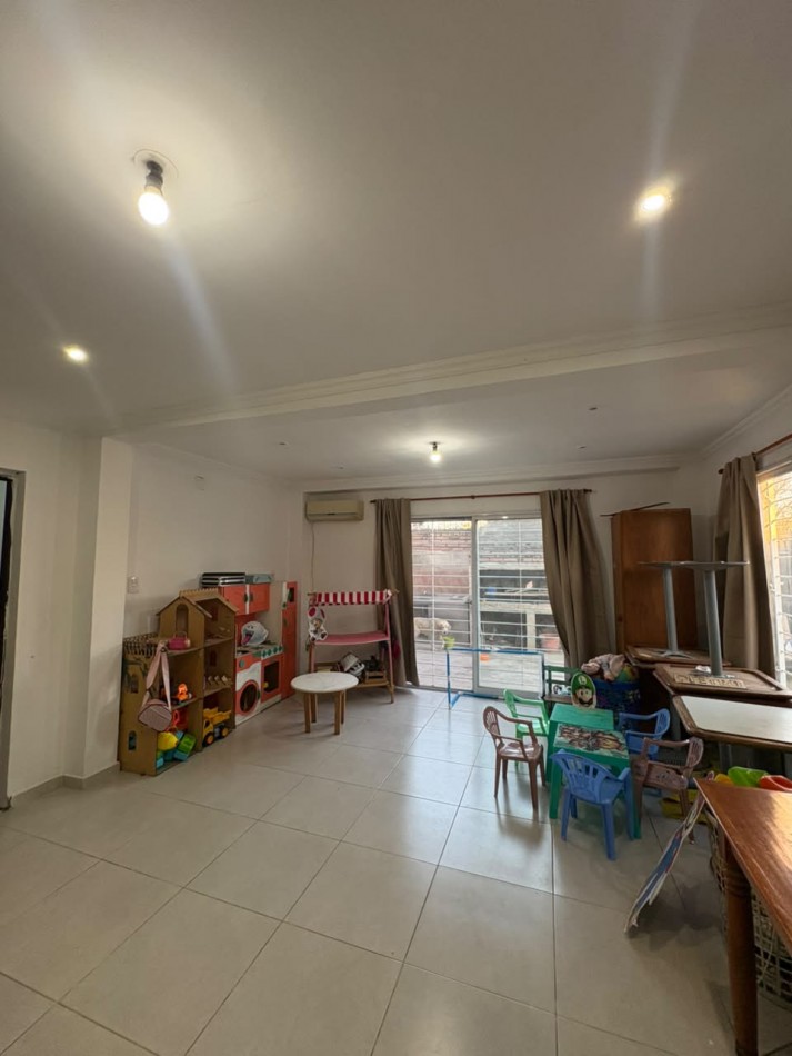 Casa de 5 dormitorios en Pavon 4003