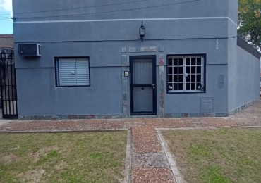 PH en venta — Casa al frente en excelente estado