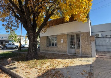 CASA AL FRENTE EN OCHAVA - BARRIO CANDIOTI